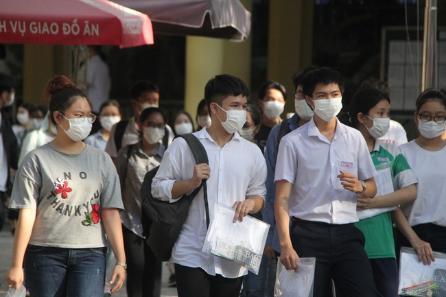 Phó Giám đốc &quot;bắt tay&quot; cộng tác viên hạ uy tín các trường đại học Đà Nẵng - Ảnh 1.