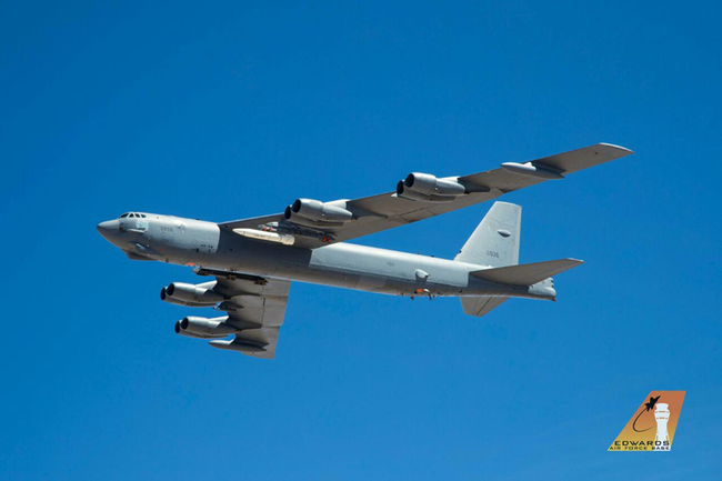 B-52 xuất hiện kèm vũ khí siêu thanh AGM-183A: Nga phát hoảng - Ảnh 2.