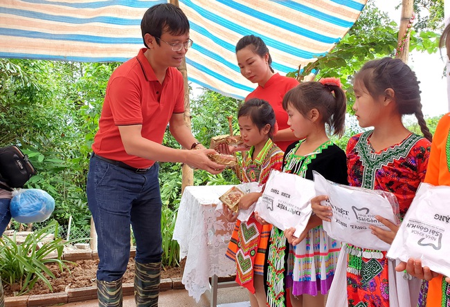 Chuyện gia đình 3 thế hệ đi dự lễ khánh thành điểm trường - Ảnh 5.