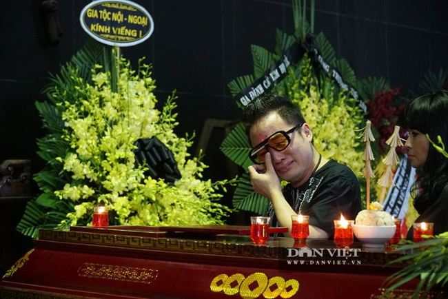 Tùng Dương bật khóc, Thanh Lam và loạt nghệ sĩ Việt tới viếng nhạc sĩ Phó Đức Phương - Ảnh 3.