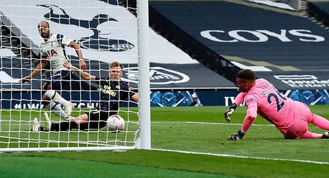 Tottenham bị cầm hòa cay đắng, HLV Mourinho trút giận lên... Solskjaer - Ảnh 1.