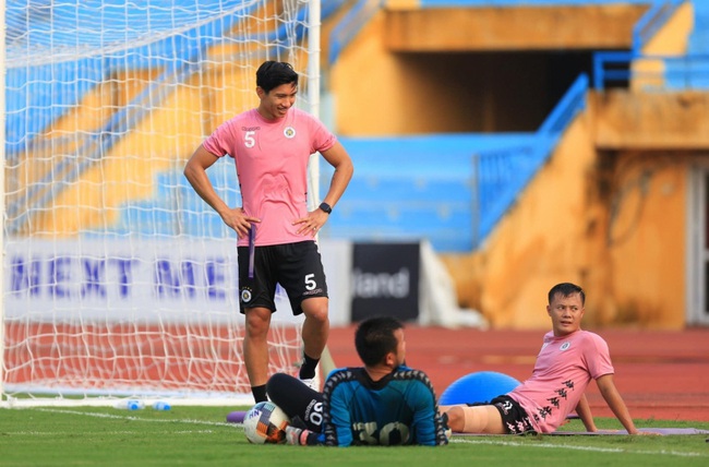 Tin sáng (29/9): Hà Nội FC báo tin cực vui về Đoàn Văn Hậu - Ảnh 1.