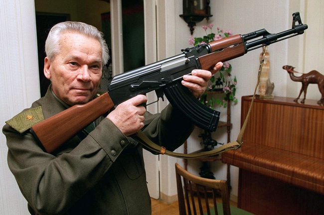 Mikhail Kalashnikov: Nỗi ám ảnh cuối đời - Ảnh 1.