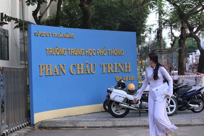 Thí sinh Đà Nẵng hồi hộp bước vào kỳ thi tốt nghiệp THPT đợt 2 - Ảnh 2.