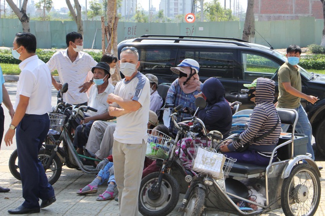 Đà Nẵng: Agribank tổ chức nhiều hoạt đồng ý nghĩa dành cho người nghèo ảnh hưởng Covid-19 - Ảnh 6.