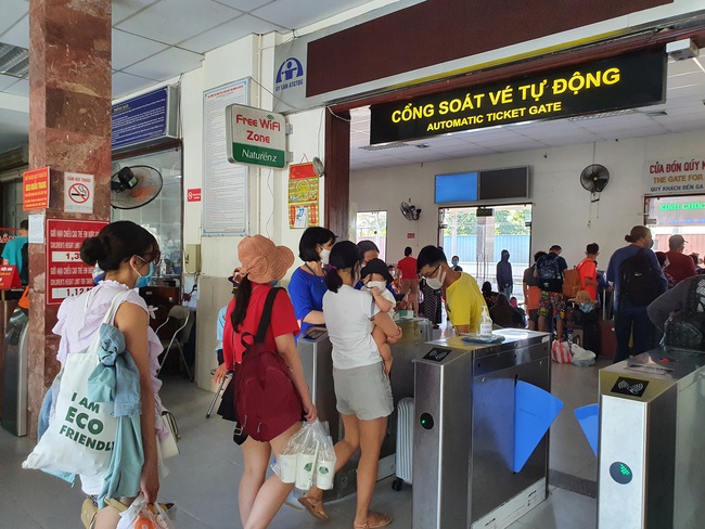 Đà Nẵng đề nghị mở lại vận tải khách, giảm tiền điện cho người dân - Ảnh 1.