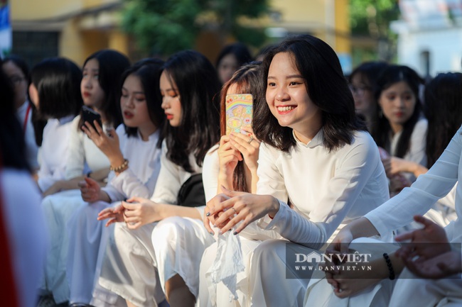 Nữ sinh THPT Phan Đình Phùng áo trắng thướt tha ngày khai giảng - Ảnh 5.