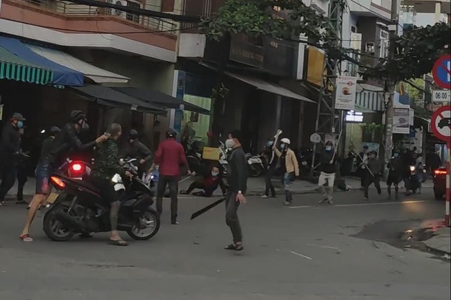 Mâu thuẫn tiền bạc, 2 nhóm thanh niên hỗn chiến, nổ súng tại Đà Nẵng - Ảnh 1.