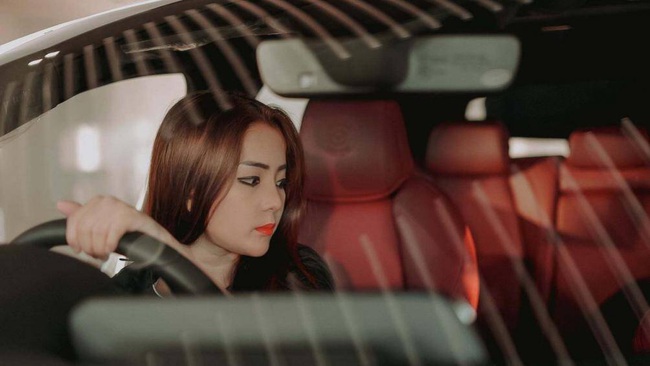 Người đẹp Thái Lan tạo dáng siêu quyến rũ bên xế hộp Mazda - Ảnh 5.