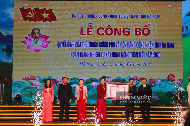 Hà Nam nhận bằng công nhận tỉnh hoàn thành nhiệm vụ xây dựng nông thôn mới năm 2020 - Ảnh 1.