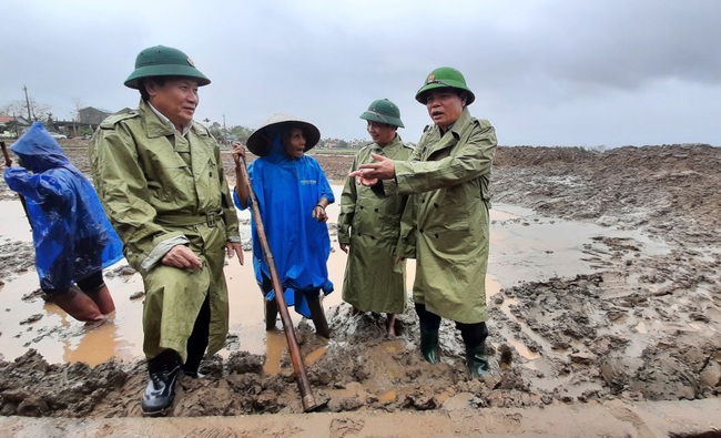 Cần sớm khôi phục sản xuất, ổn định cuộc sống người dân khu vực miền trung sau thiên tai - Ảnh 2.