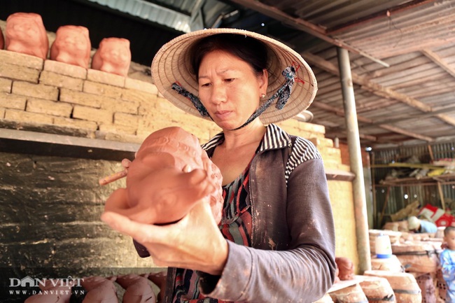 Làng gốm Bình Dương tất bật sản xuất &quot;trâu vàng&quot; đón xuân Tân Sửu - Ảnh 3.