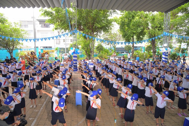 VŨ ĐIỆU UỐNG SỮA – CHO CON MỘT CƠ THỂ SẴN SÀNG, TRÍ ÓC VỮNG VÀNG - Ảnh 2.