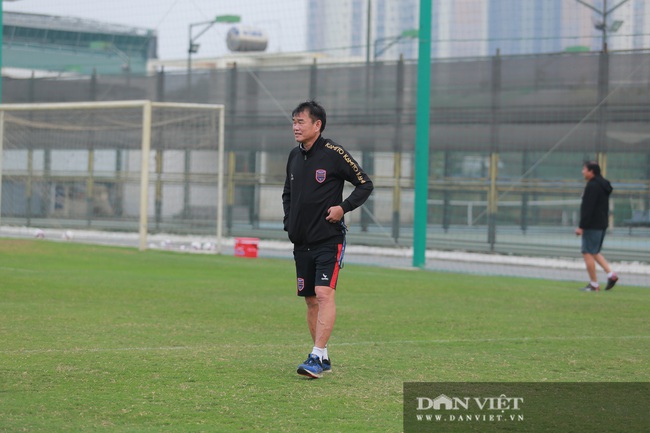HLV Phan Thanh Hùng nói gì khi hoãn các trận đấu V-League - Ảnh 4.