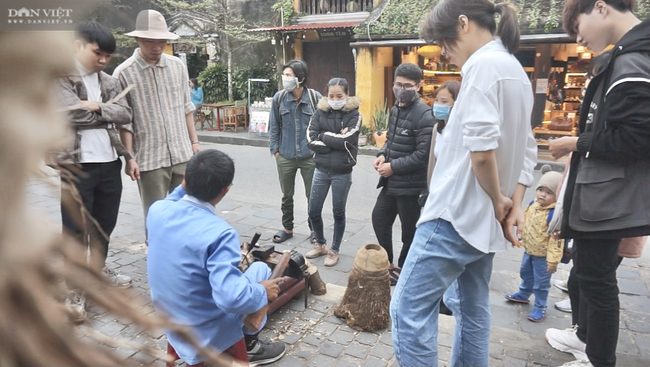 Quảng Nam: Gặp nghệ nhân &quot;Đỏ tre&quot; với hơn 20 năm biến gốc tre thành tác phẩm nghệ thuật có giá trị - Ảnh 2.