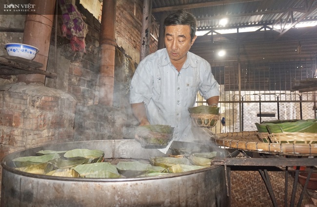 Quảng Nam: Làm chiếc bánh tròn như tổ chim, lão nông bán đắt hàng dịp Tết - Ảnh 4.