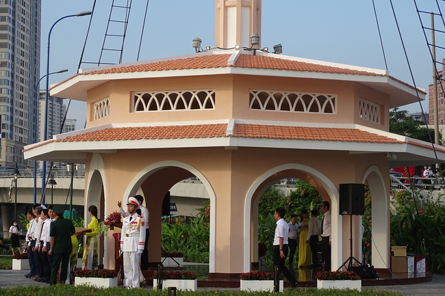 Hoàn thành việc trùng tu Cột cờ Thủ Ngữ 155 tuổi ở Sài Gòn - Ảnh 1.