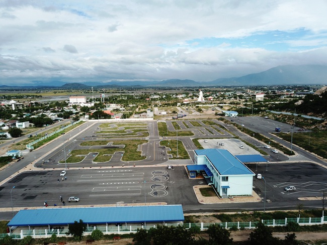 Ninh Thuận: Trung tâm đào tạo lái xe 145 tỷ chờ ngày hoạt đồng - Ảnh 1.