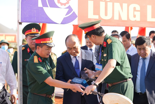 Toàn bộ hình ảnh Thủ tướng Nguyễn Xuân Phúc &quot;bấm nút&quot; khởi công xây dựng sân bay Long Thành - Ảnh 2.