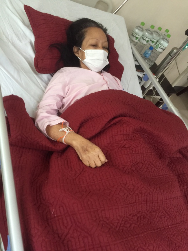 Bệnh viện T.Ư Huế tiếp nhận điều trị nhiều bệnh nhân Lào trong đại dịch Covid-19 - Ảnh 2.