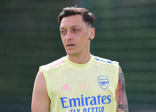 Mesut Ozil nhiều khả năng sẽ rời Emirates trong tháng này.