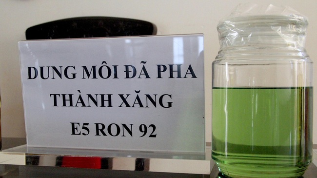 Chuẩn bị xét xử đại gia Trịnh Sướng làm xăng giả, hồ sơ phải dùng xe tải chở sang tòa - Ảnh 4.