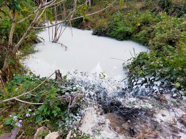 Chiêm Hóa (Tuyên Quang): Chất thải lạ ra môi trường là của Công ty Chiến Công - Ảnh 1.