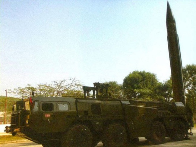 Sức mạnh tổ hợp tên lửa đạn đạo tầm ngắn hàng đầu Việt Nam - Ảnh 1.