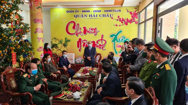 Thủ tướng Nguyễn Xuân Phúc chúc Tết lực lượng vũ trang Đà Nẵng mùng 1 Tết - Ảnh 3.