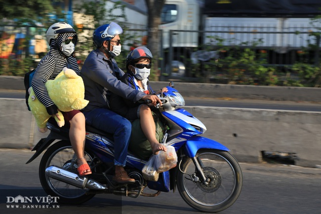 TP.HCM: Người dân quay trở lại thành phố ít, bến xe, đường sá thông thoáng - Ảnh 10.