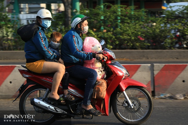 TP.HCM: Người dân quay trở lại thành phố ít, bến xe, đường sá thông thoáng - Ảnh 9.