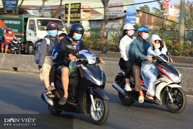 TP.HCM: Người dân quay trở lại thành phố ít, bến xe, đường sá thông thoáng - Ảnh 8.