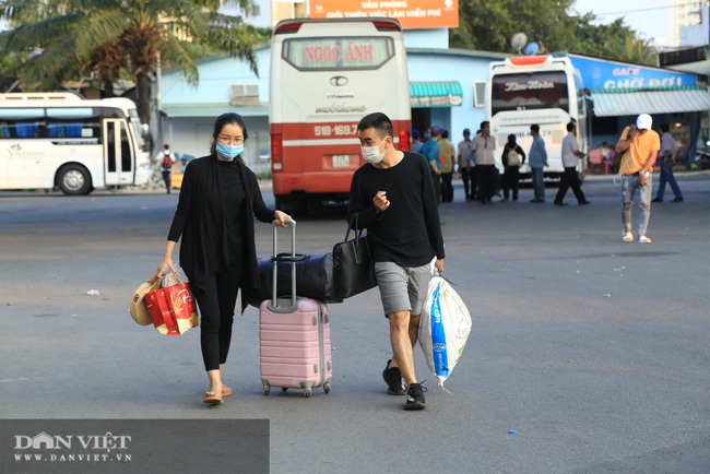 TP.HCM: Người dân quay trở lại thành phố ít, bến xe, đường sá thông thoáng - Ảnh 7.