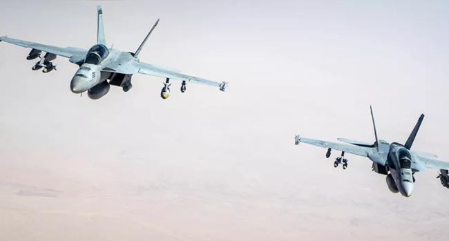Tiêm kích Mỹ hạ gục Su-22 Syria: Tính bắn Su-35 Nga từ đầu? - Ảnh 2.