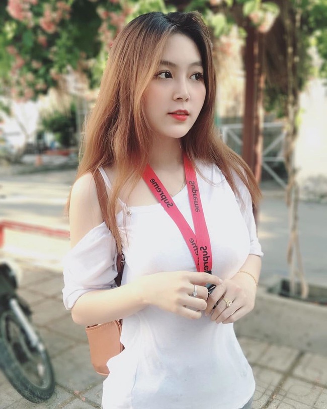 Cô giáo nóng bỏng nhất Việt Nam: Mặt thiên thần, dáng người mẫu - Ảnh 6.