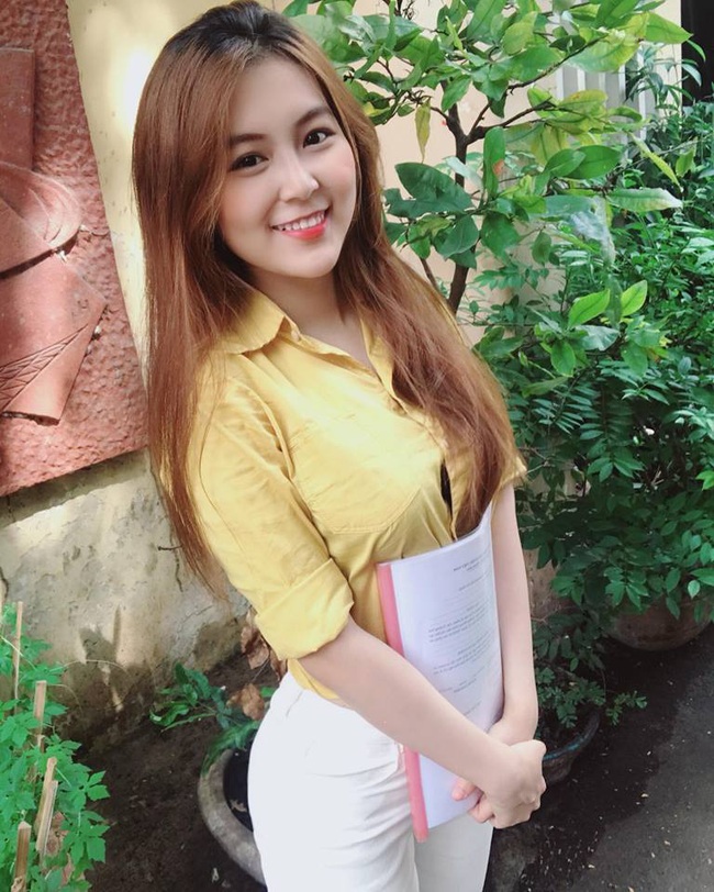 Cô giáo nóng bỏng nhất Việt Nam: Mặt thiên thần, dáng người mẫu - Ảnh 4.