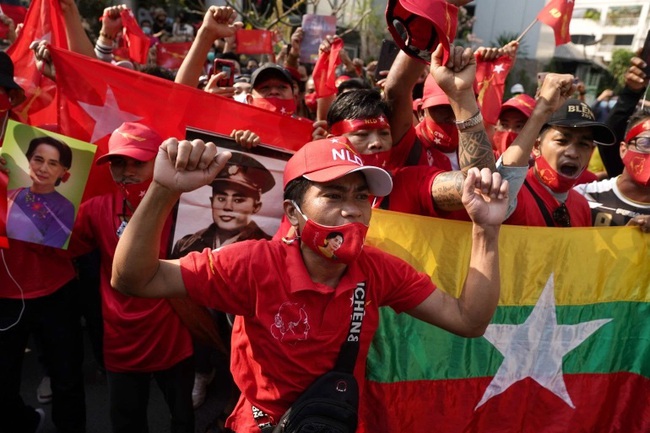 Hoang mang, giận dữ, bất ổn ở Yangon sau cuộc đảo chính Myanmar - Ảnh 3.