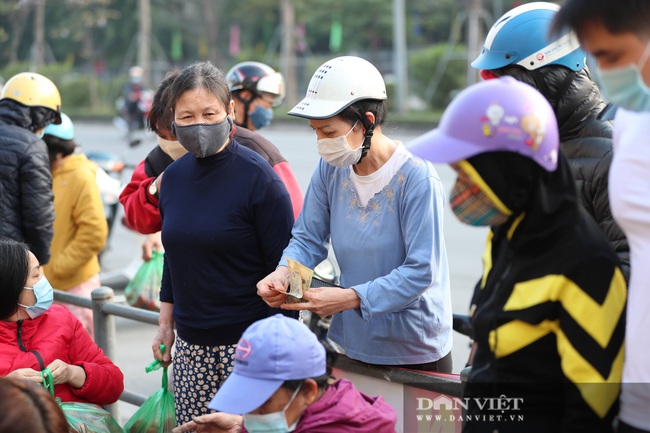 Người Hà Nội tích cực &quot;giải cứu&quot; nông sản vùng dịch - Ảnh 2.