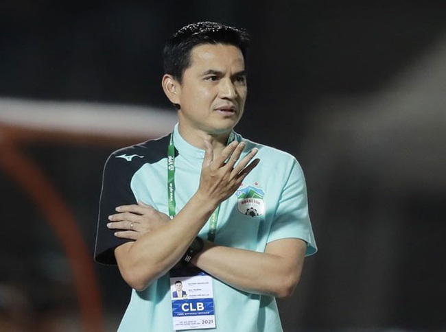 Chân dung 4 HLV nước ngoài đầy tài năng tại V.League 2021 - Ảnh 3.