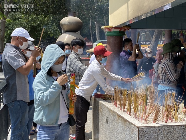 Rằm tháng Giêng ở núi Bà Đen, bất chấp dịch Covid-19, rừng người đeo khẩu trang, hương khói lễ chùa - Ảnh 5.