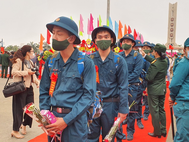 Sáng nay (27/2), gần 1.270 tân binh Đà Nẵng lên đường nhập ngũ - Ảnh 5.