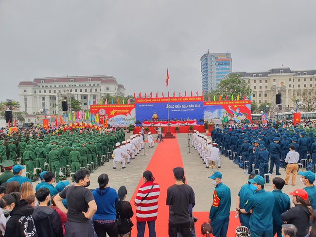 Sáng nay (27/2), gần 1.270 tân binh Đà Nẵng lên đường nhập ngũ - Ảnh 1.