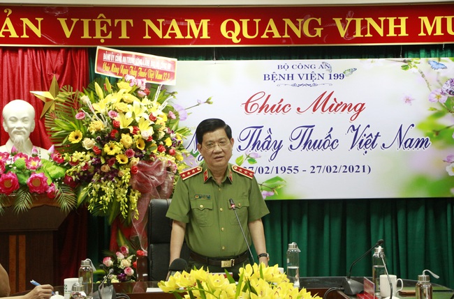 Thứ trưởng Nguyễn Văn Sơn chúc mừng Bệnh viện 199 nhân ngày Thầy thuốc Việt Nam - Ảnh 1.