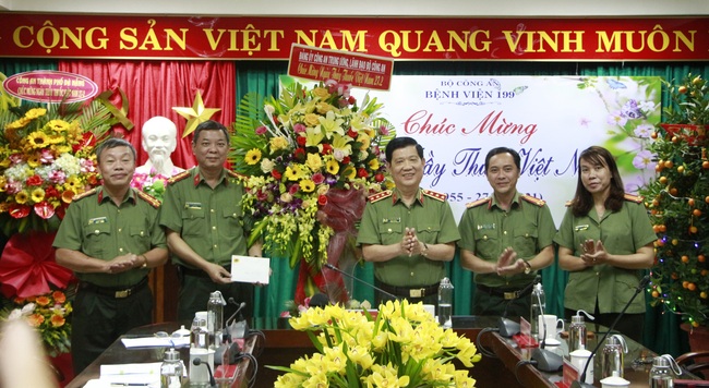 Thứ trưởng Nguyễn Văn Sơn chúc mừng Bệnh viện 199 nhân ngày Thầy thuốc Việt Nam - Ảnh 2.