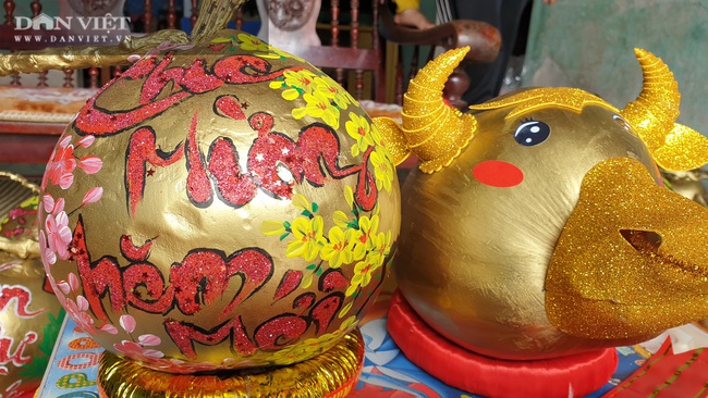 Ninh Bình: Biến những quả dừa thành trâu vàng chưng Tết, 2k xinh đẹp làm không đủ bán   - Ảnh 16.