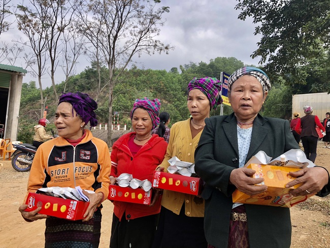 Tatnien/ Tết sẻ  chia nơi biên giới Việt - Lào - Ảnh 3.