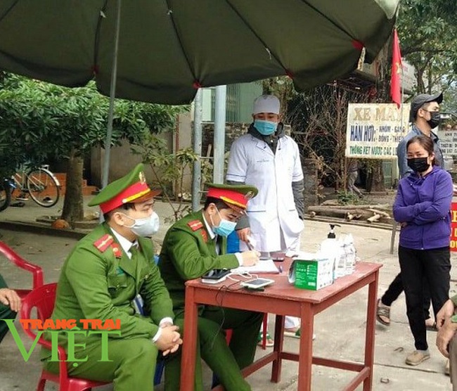  Hoà Bình: Lập 2 chốt kiểm dịch y tế phòng, chống dịch Covid-19 huyện Mai Châu - Ảnh 3.
