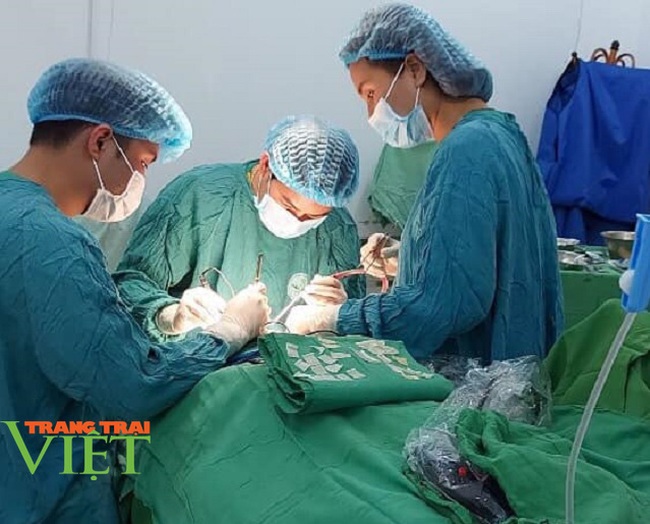 Bệnh viện Đa khoa tỉnh Sơn La: Nâng cao chất lượng khám, chữa bệnh cho người dân - Ảnh 9.