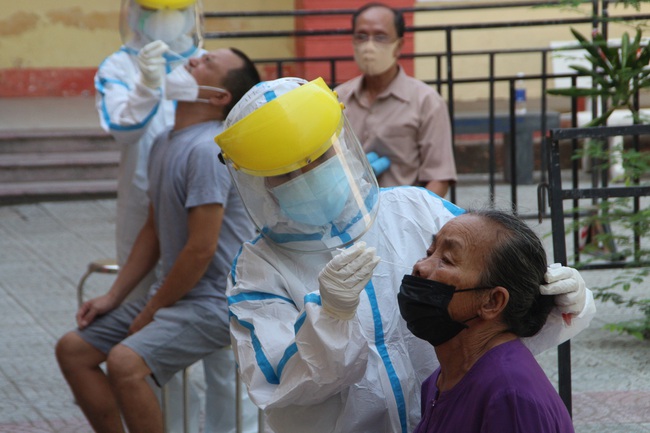 Ngày mai (12/3), Đà Nẵng tiêm 100 liều vaccine phòng Covid-19 đầu tiên - Ảnh 1.