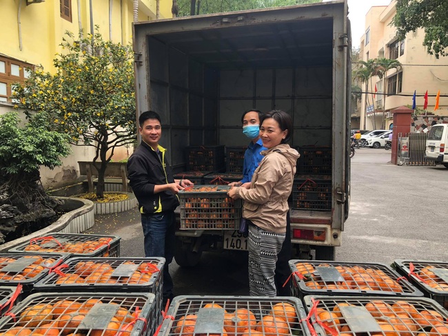 Hội ND Hà Nội mua ủng hộ 30 tấn cam sành Hà Giang - Ảnh 1.